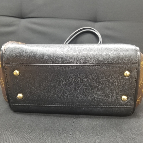 LV Kimono Handbag - Picture 6 of 7